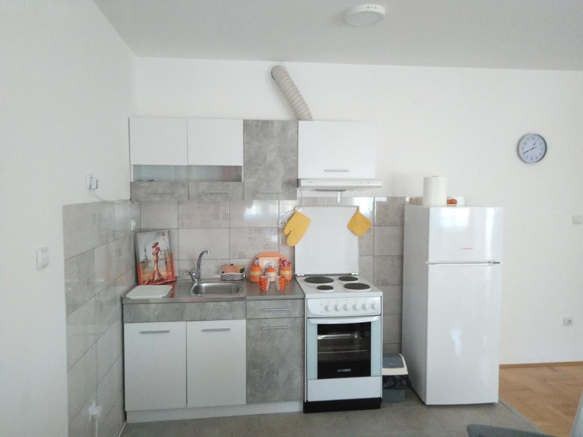 Apartman Maca Pirot Eksteriør billede