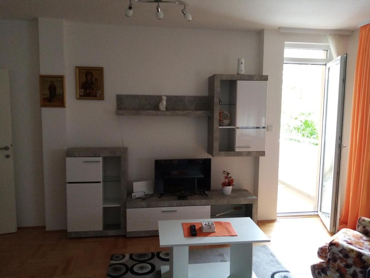 Apartman Maca Pirot Eksteriør billede